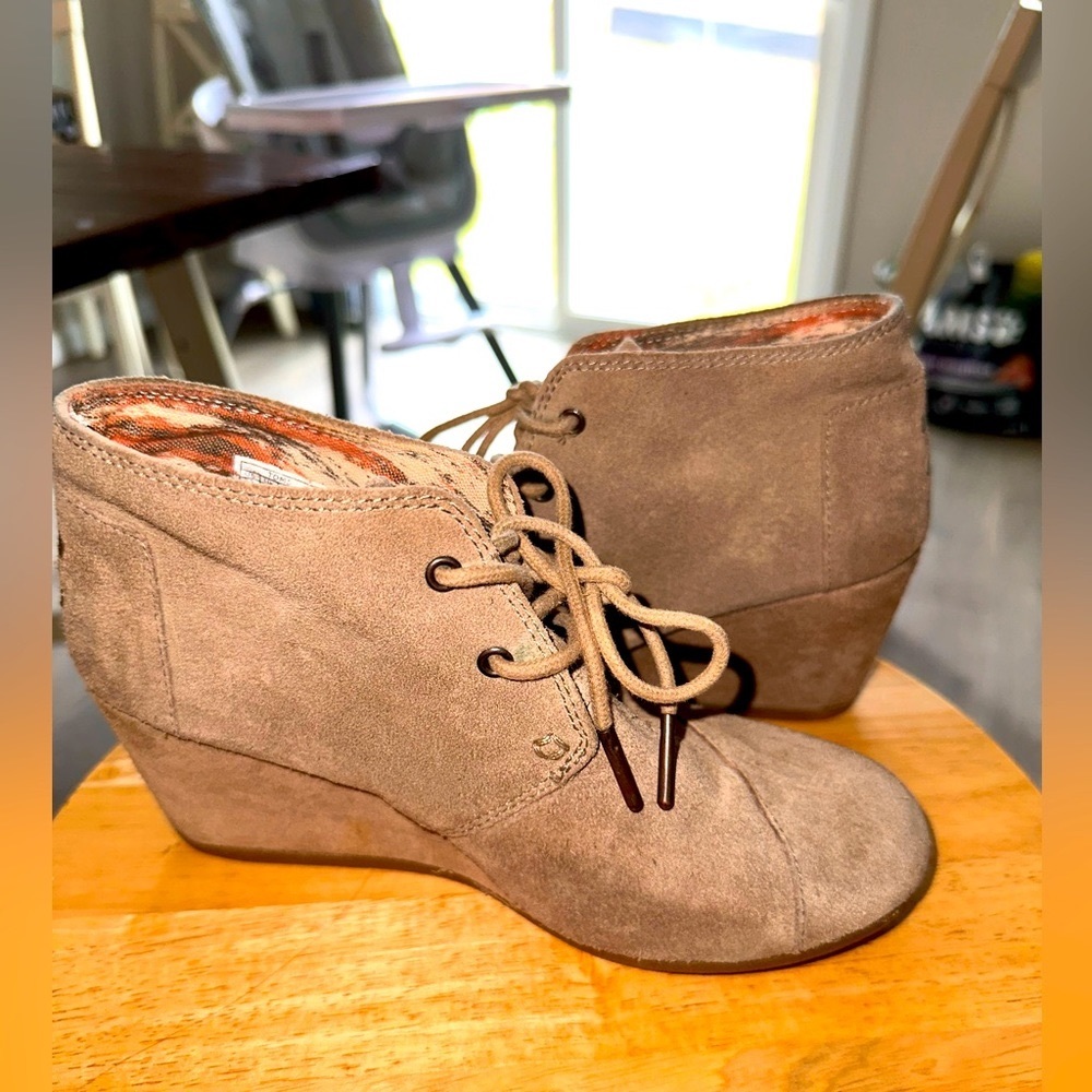 Toms nude wedges | size 6.5